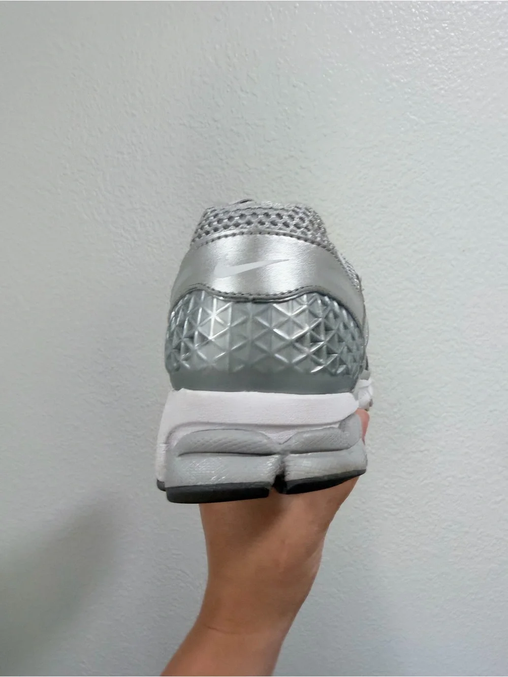 Nike silver Vomero 5